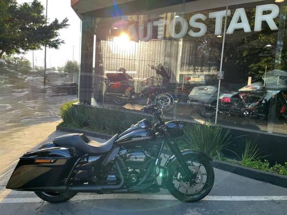 HARLEY-DAVIDSON ROAD KING SPECIAL 